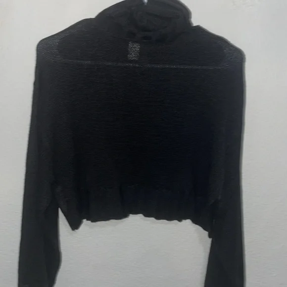 Turtle neck crop sweater - Picture 3 of 3
